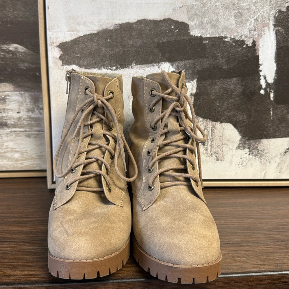 Women’s Combat Boots